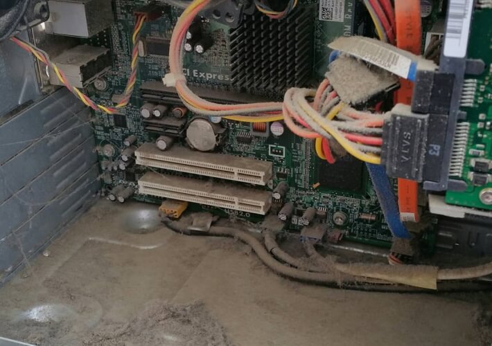 Maintain, Desktop Computer before being dusted out.